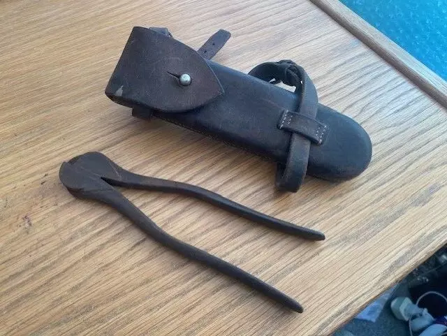 Original WW2 British Pliers & Leather Pouch
