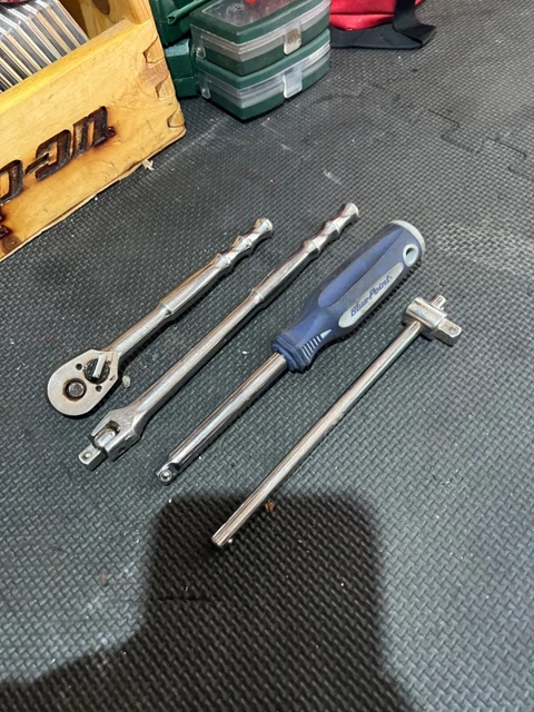 Bluepoint sold by snap on 3/8 ratchet and breaker drive Tbar bar tool x4 set