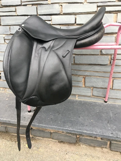 selle de dressage Devoucoux Makila monoquartier Je vends