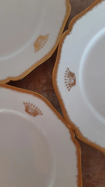6 petites Assiettes W.G en porcelaine de Limoges à décor couronne dorée