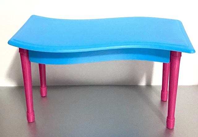 Mattel 2009 BARBIE GLAM VACATION BEACH HOUSE R4186 Blue Modern Curves Table