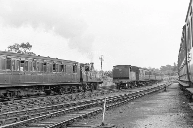 PHOTO BRITISH RAILWAYS Steam Locomotive Class O2 W26 at St John's Road ...
