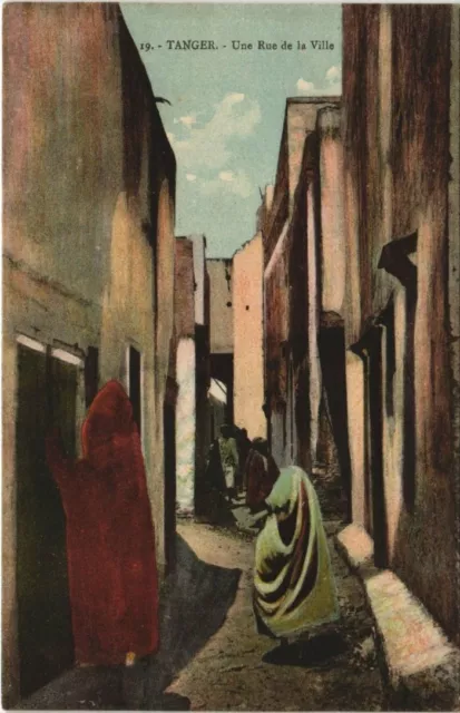 CPA AK MAROC TANGER Une rue de la Ville (31730)