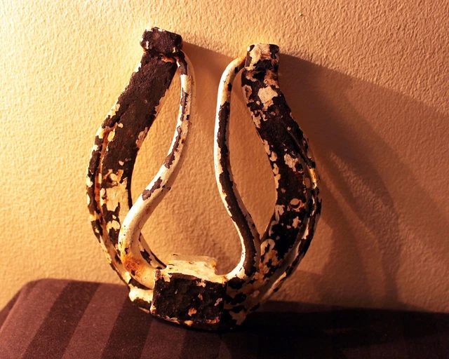 Antique c1900... old HORSESHOE door knocker... rustic farmhouse barn ranch decor