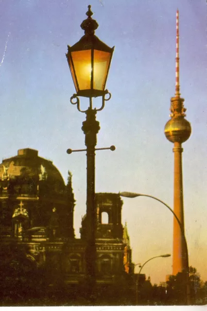 Postkarte :  BERLIN - OST , Dom mit Fernsehturm  ; 1975 gestempelt