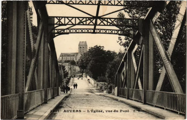 CPA Auvers s Oise L'Eglise, vue du Pont FRANCE (1308907)