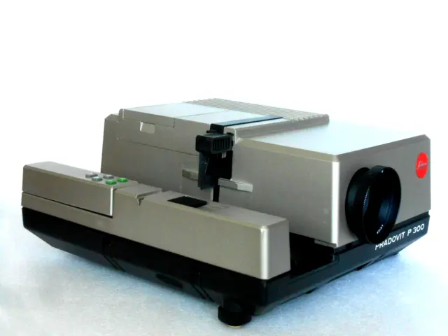 Leica Pradovit P300 Slide Projector With Leica Colorplan-P2 1:2.5/90