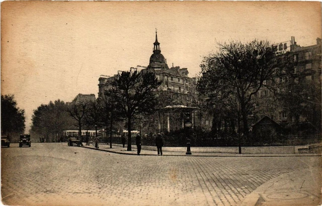 CPA AK PARIS 12th Rue de CHARENTON Le Square (673557)