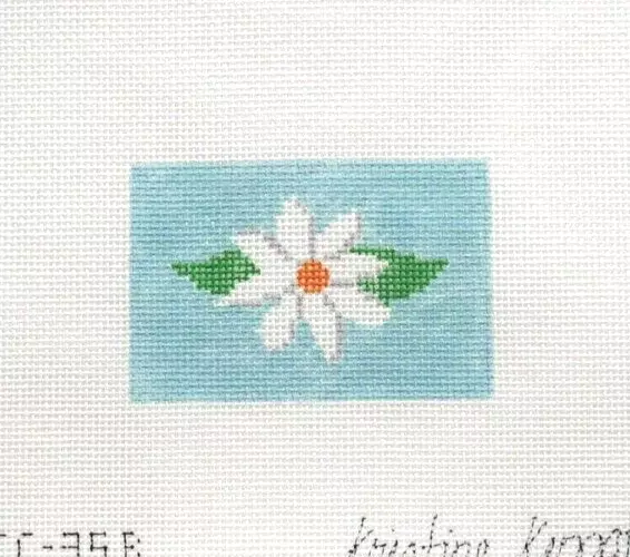 Lienzo con aguja pintado a mano con flores blancas sobre inserto azul Kristine Kingston