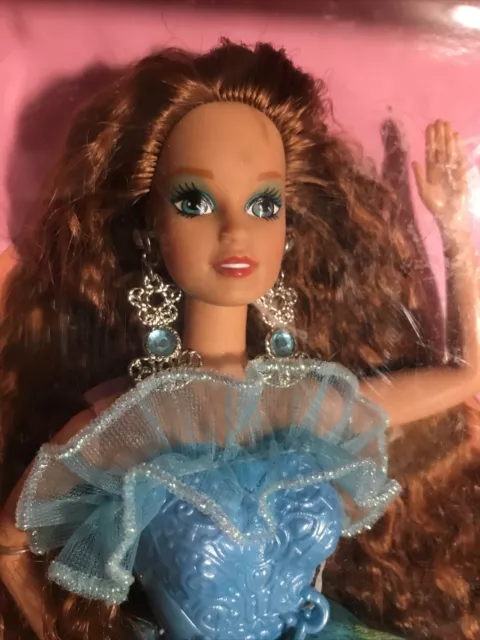 Locket surprise top kayla