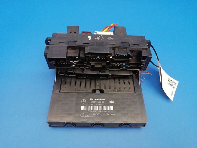 Mercedes-Benz C W203 Fuse relay box module SAM 2039060005 PUM38974
