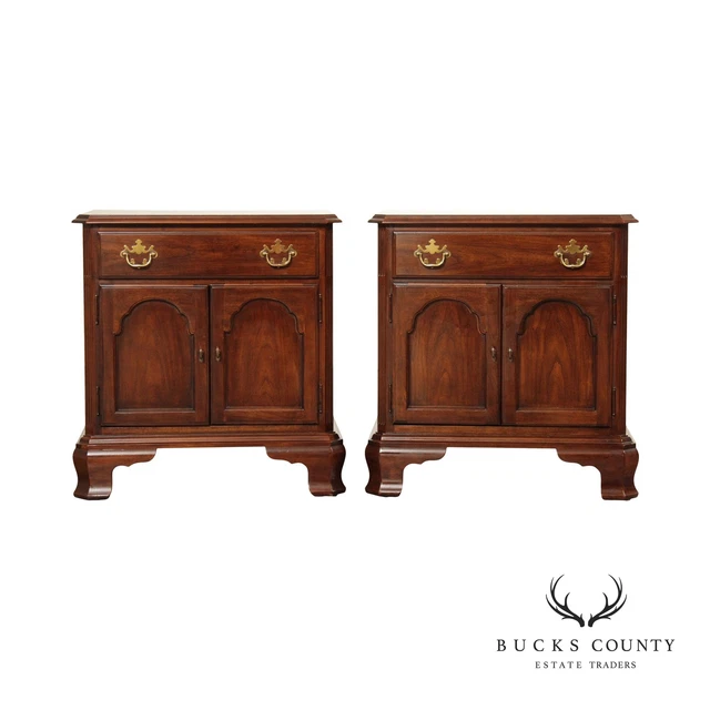 D. Heritage Chippendale Style Pair of Vintage Cherry Bedside Cabinet Nightstands