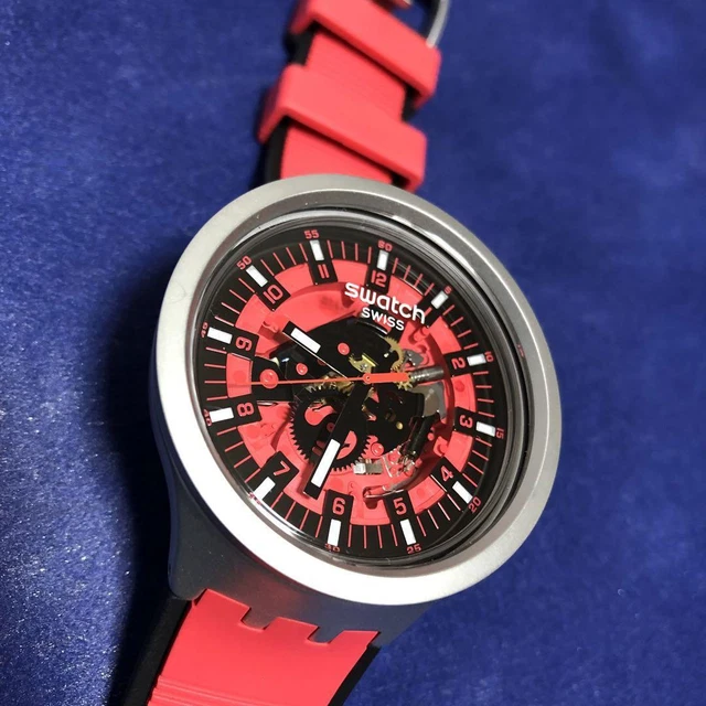 Orologio Q&Q Uomo In Silicone: Rosso/Nero, 10 Bar, Vetro Minerale, Cinturino 22 Mm, Cassa 43 Mm