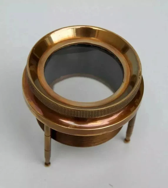 Loupe de bureau Henry Hughes en laiton antique avec design