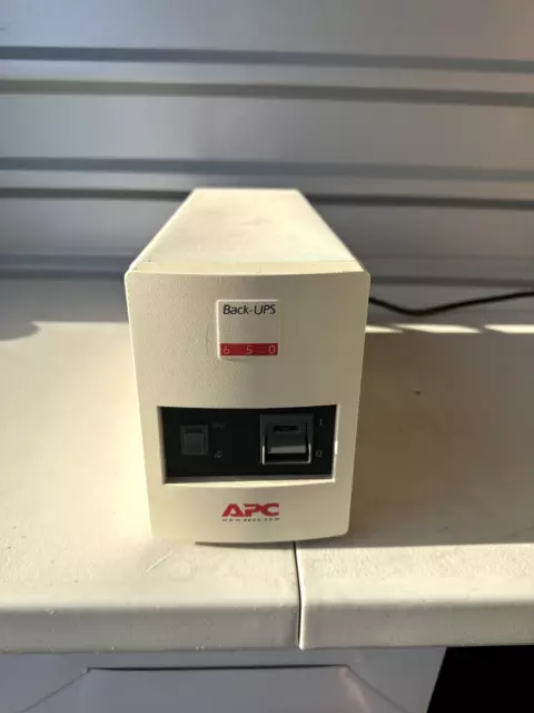 APC Back-UPS 600 Batería de respaldo blanca 600VA 400W