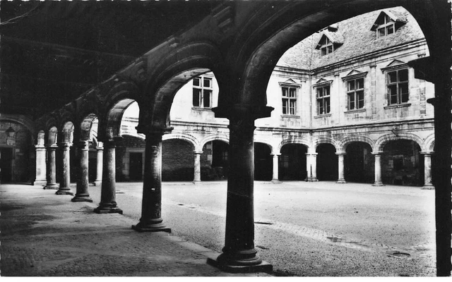 25 Besancon An#Mk0214 Les Arcades Et La Cour Interieure Du Palais Grandvell