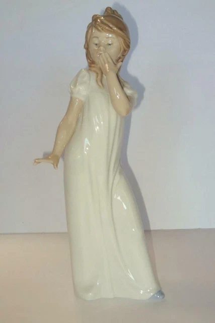 Statuetta In Porcellana Dipinta A Mano - Signora Che Aspetta In Giardino, Regalo Perfetto Per Matrimoni E Anniversari