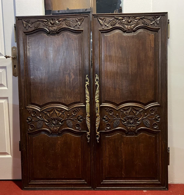 Graziosa coppia di porte d'epoca Luigi XV in rovere del 1750 circa