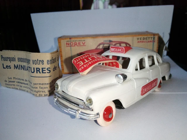 Norev 1/43 – Ford Vedette Dépanneuse Rouge – Plastique – Collection Boîte D’origine