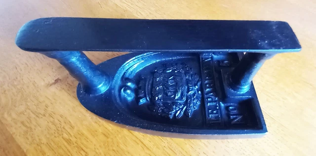ANCIEN FER À repasser LE PARISIEN n° 5 fonte 15x9 cm h 8 cm EUR 6,00