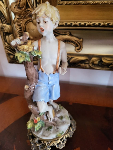 CAPODIMONTa STATUETTA IN PORCELLANA CON BASE IN OTTONE