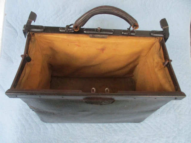 Antike Ledertasche  Arzttasche 3