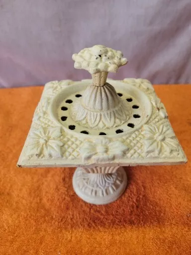 O•Hen-feathers Ivory Cast Iron Large 9.5” Lidded Urn Flower Home Garden Decor