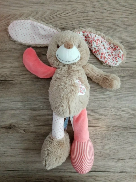 Doudou peluche lapin beige rose saumon cœur fleurs rayures Tape à l'Oeil TAO