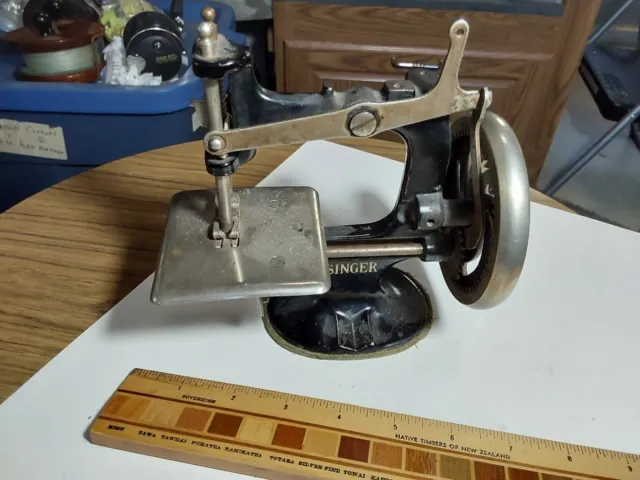 Antique Childs Singer Sewing Machine- Cast Iron  - Miniature