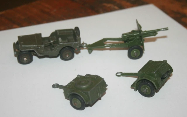 Lot Dinky Toys - Véhicules Militaires- Miniature ancienne ( à restaurer )