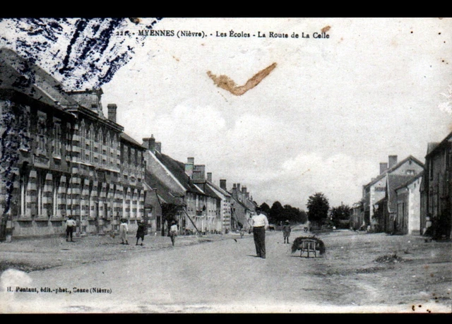 MYENNES (58) VILLAS , MAIRIE & ECOLES animées début 1900