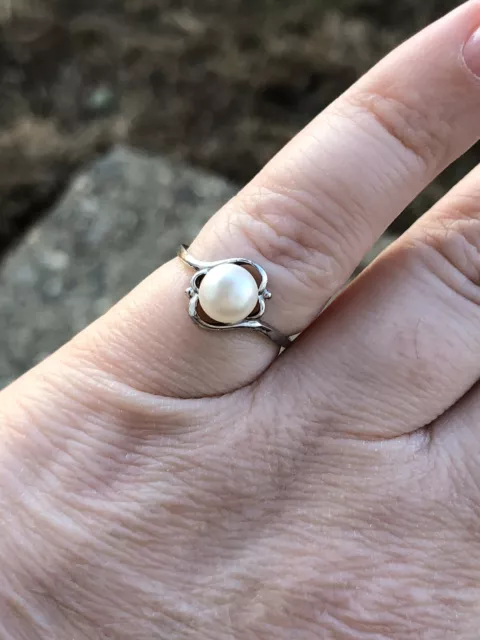 10k White Gold Fresh Water Pearl Ring - Size 5 - 2 grams - Pretty