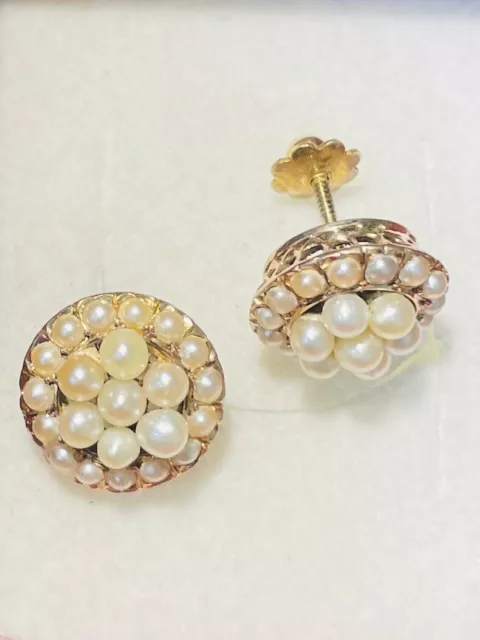 Boucles d’oreilles anciennes en or 18 carats serties de perles