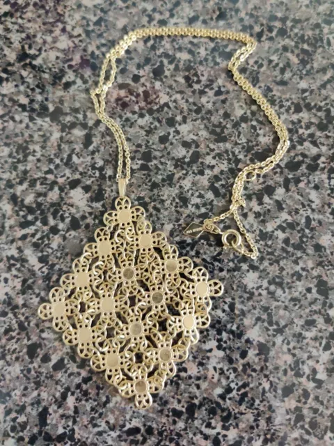 VINTAGE SARAH COVENTRY Gold Tone Mesh Necklace Diamond Shape Pendant ...