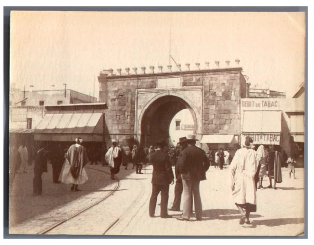 Tirage Albuminé Tunisie – Intérieur De Fondouk, Vintage 1890, Format 20x25 Cm