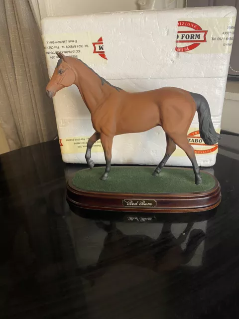 Red Rum Famous Irish Race Horse Ornament On Wooden Plinth Lot 20:25