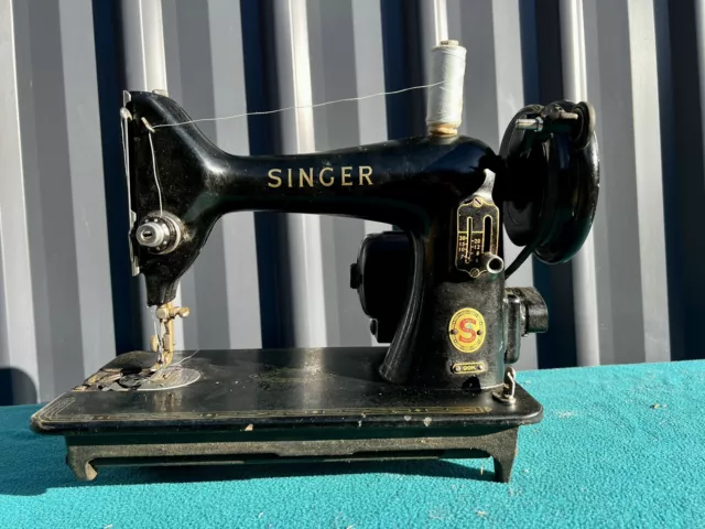 Vintage Singer Hand Held Sewing Machine Straight Stitch Button holer W  EXTRAS