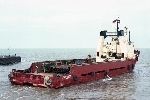SCHIFFSFOTO 1976 gebautes OffshoreSchiff SEAFORTH PRINCE 6X4