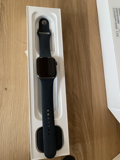 Apple Watch Series 5 44mm Aluminiumgehäuse mit Sportarmband - Spacegrau  CEL