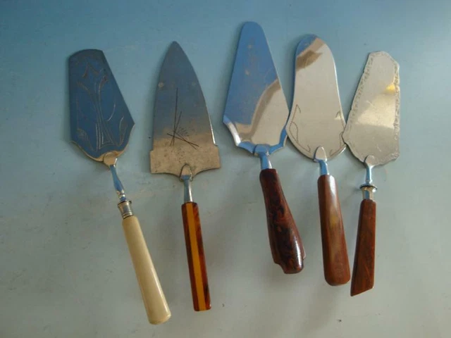 RS0219-426: 5 Tortenschaufeln / Kuchenschaufeln Bakelit Griffe Art Deco / 50er