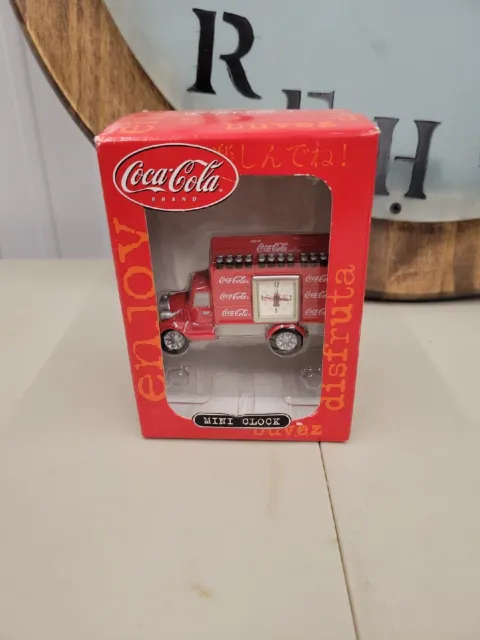 1:64 Coca-Cola Coke Mini Clock Delivery Truck Nip Ccm70