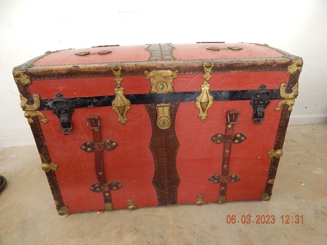 Antique The Waldorf Astoria New York Chest Storage Hotel Trunk