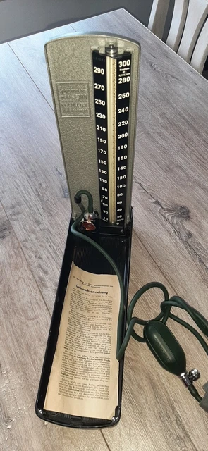 Blutdruckmeßgerät   / Sphygmomanometer