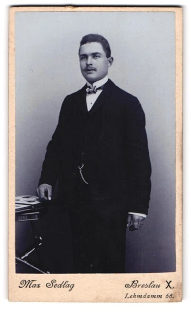 Fotografie Max Sedlag, Breslau, Lehmdamm 66, Portrait stattlicher junger Mann i