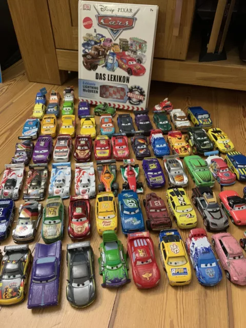 Disney Pixar Cars 1:55 Mattel Konvolut - 63 Fahrzeuge + Lexikon - bespielt