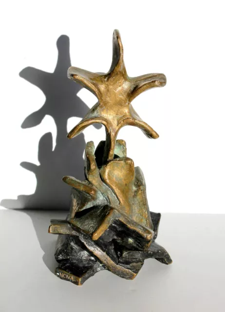 JOLIE ANCIENNE SCULPTURE SIGNÉ « NOVA » EN BRONZE – SUJET ETOILE STYLISÉ 18x10cm