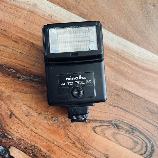 Vintage MINOLTA Auto 200X Shoe Mount Flash Made in Japan 