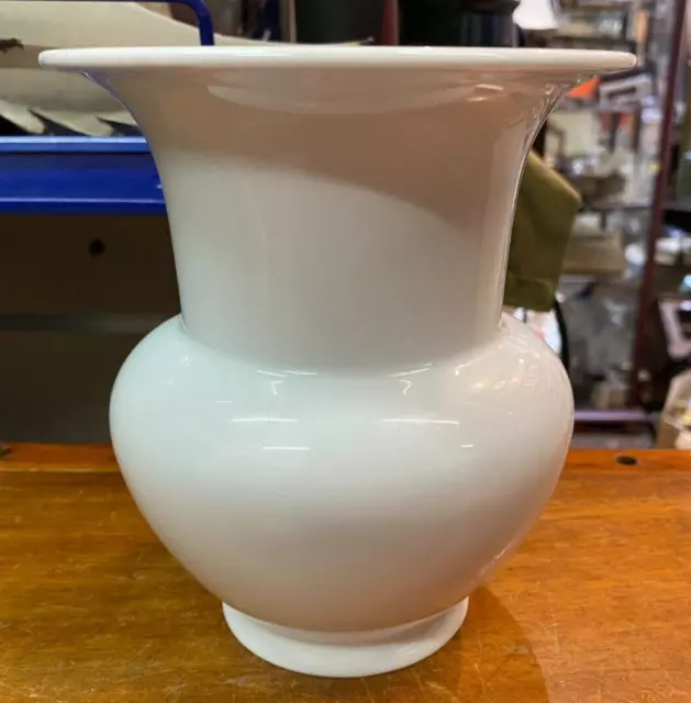Lovely Very Rare KPM Berlin Porcelain White Fidibus Vase SU613