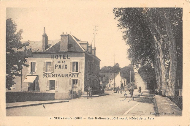 Cpa 58 Neuvy Sur Loire Rue Nationale Cote Nord Hotel De La Peace
