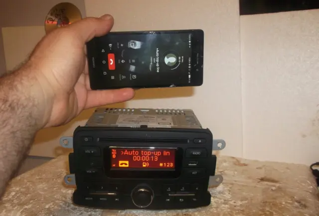 Dacia Sandero CD player radio with USB AUX Renault car stereo code  AGC-0060RF